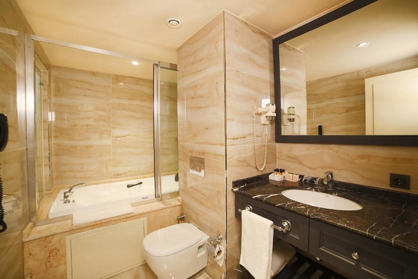 Icon Istanbul Hotel - Deluxe Suite with Spa Bath