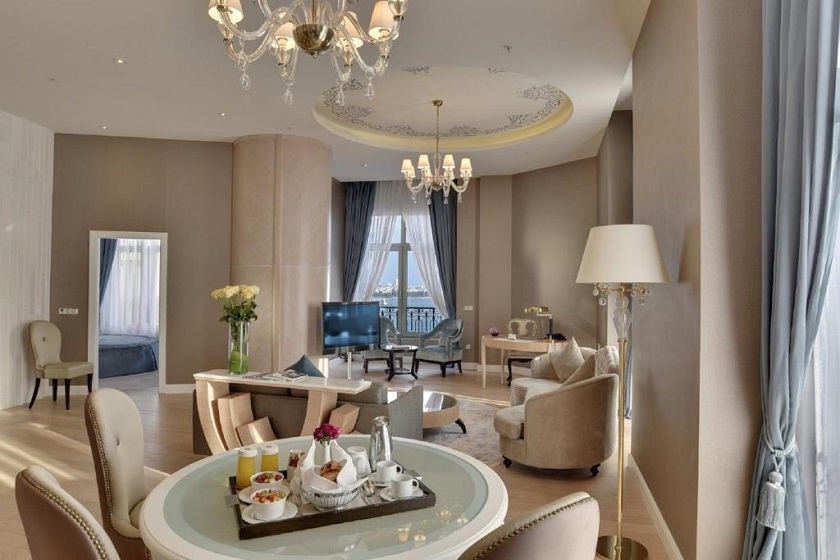CVK Park Bosphorus Hotel Istanbul - Corner Suite with Bosphorus View Lounge Access