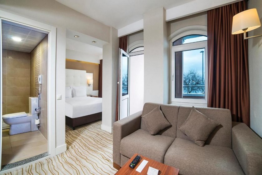 Radisson Hotel Istanbul Sultanahmet - Superior Room with Balcony and Sea View Non-Smoking