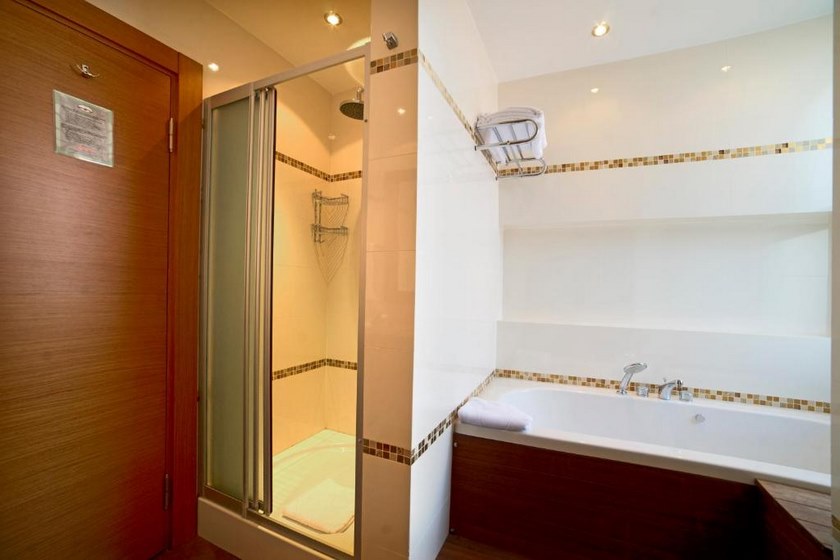 Radisson Hotel Istanbul Sultanahmet -Suite with Balcony and Sea View Non-Smoking