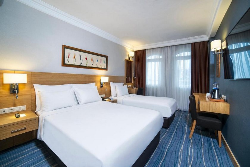 Radisson Hotel Istanbul Sultanahmet - Standard Room with Balcony and Sea View Non-Smoking