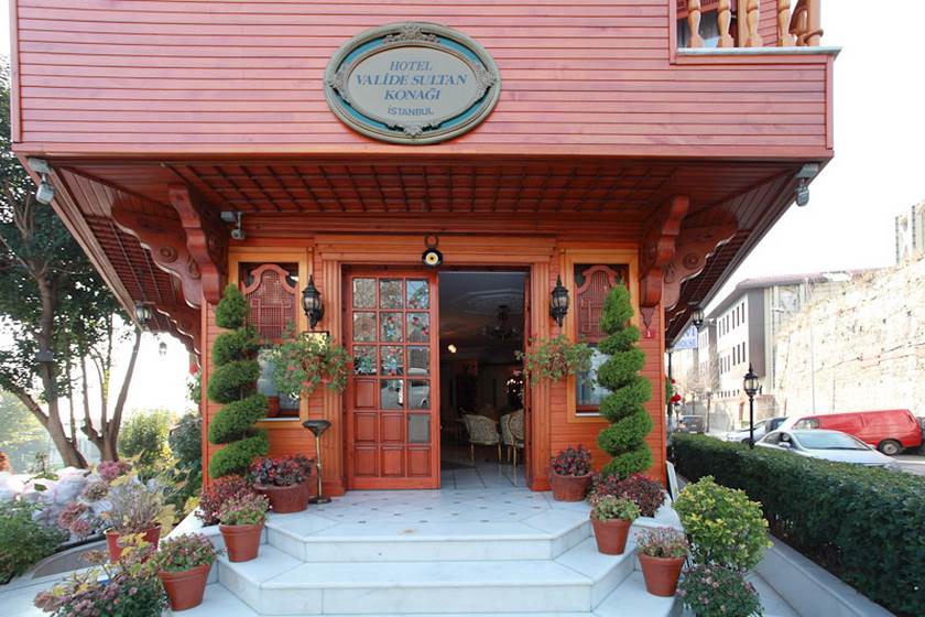 Valide Sultan Konagi Istanbul - Facade