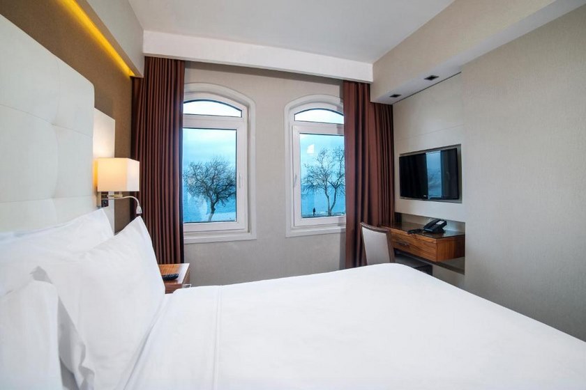 Radisson Hotel Istanbul Sultanahmet - Superior Room with Balcony and Sea View Non-Smoking
