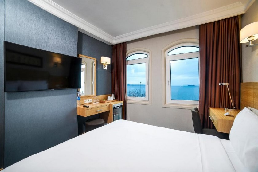 Radisson Hotel Istanbul Sultanahmet - Standard Room with Sea View Non-Smoking