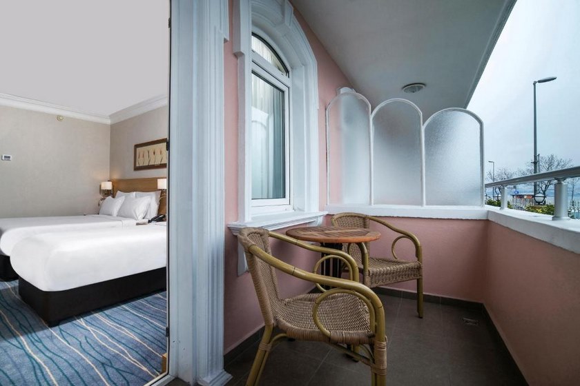 Radisson Hotel Istanbul Sultanahmet - Standard Room with Balcony and Sea View Non-Smoking