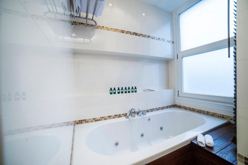 Radisson Hotel Istanbul Sultanahmet -Suite with Balcony and Sea View Non-Smoking