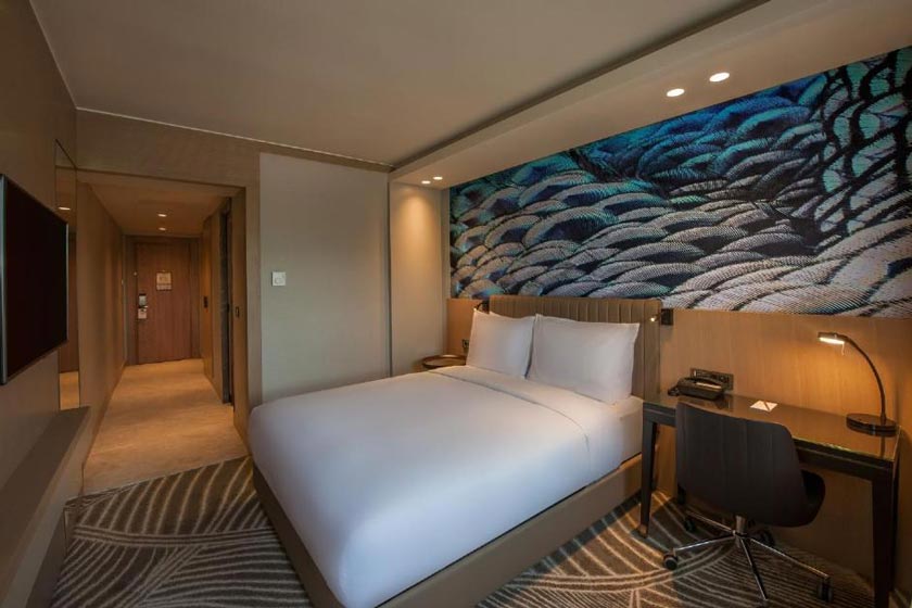 DoubleTree by Hilton Istanbul - Sirkeci - istanbul - Queen Guest Room with Balcony