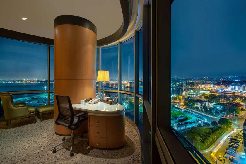 DoubleTree By Hilton Istanbul Moda - King Corner Room