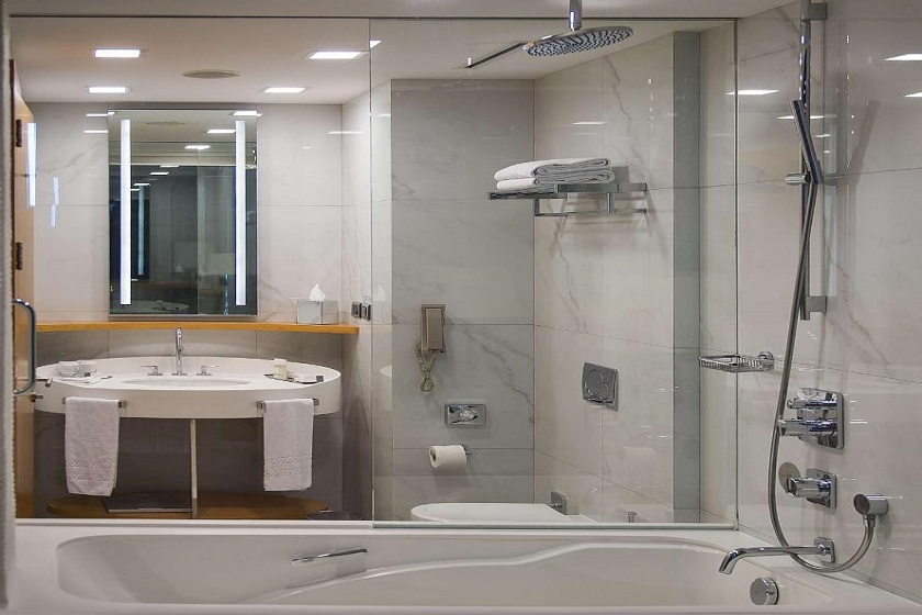 DoubleTree By Hilton Istanbul Moda - King Premium Deluxe Room