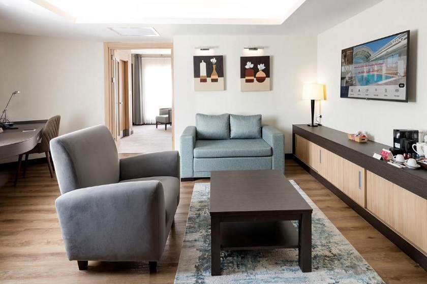 Ramada Plaza By Wyndham Istanbul City Center - Corner King Suite