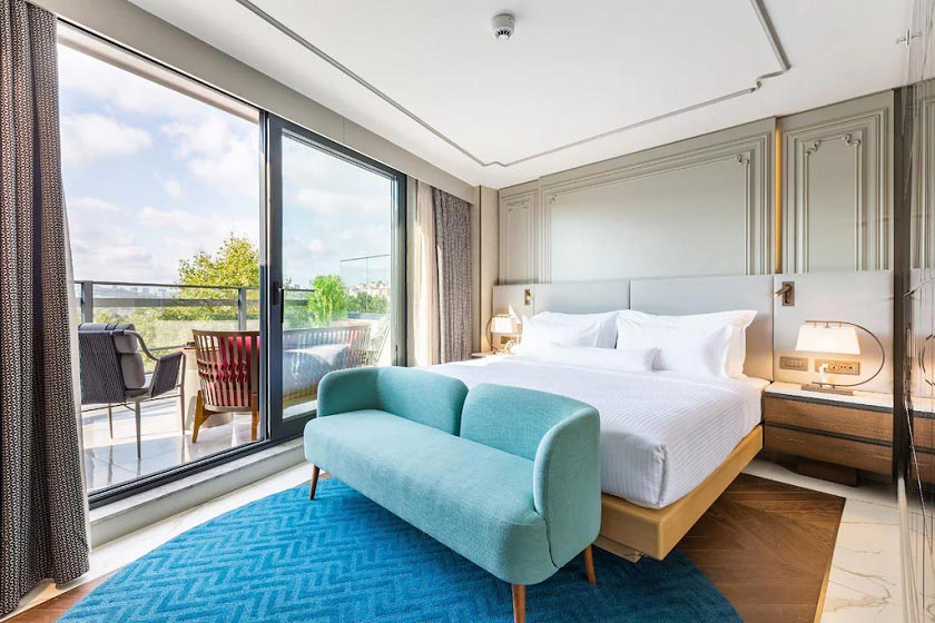Stayso The House Hotel Istanbul - Junior Suite with Terrace and Bathtub