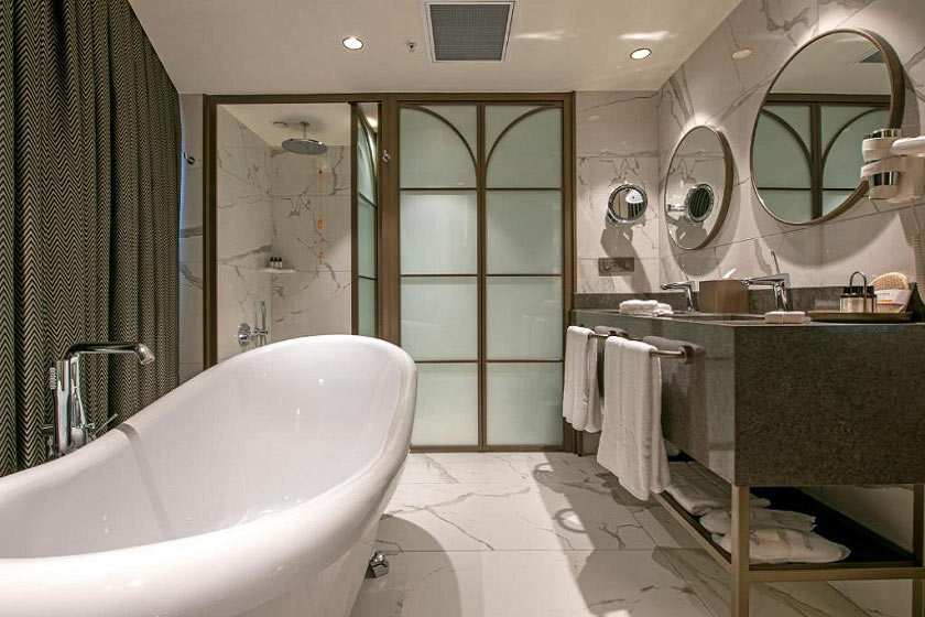 Stayso The House Hotel Istanbul - Junior Suite with Terrace and Bathtub