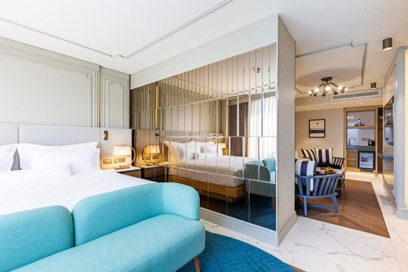 Stayso The House Hotel Istanbul - Junior Suite with Terrace and Bathtub