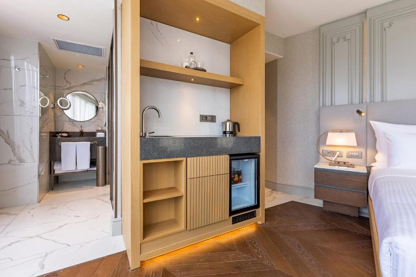 Stayso The House Hotel Istanbul - Junior Suite with Terrace and Bathtub