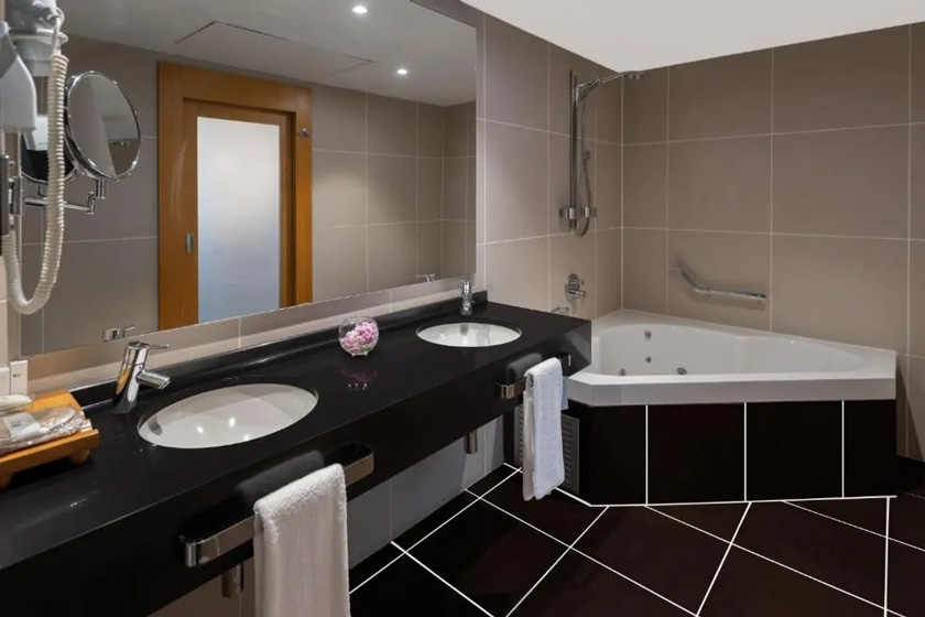 Point Hotel Taksim Istanbul - Executive Senior Suite with Kitchenette & Lounge Access